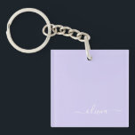 Lavender Lila Modern Script Girly Monogram Namn<br><div class="desc">Nyckelkedja för Lavender Lila Simple Script Monogram Namn. Det gör perfekten söt 16-årsjubileum,  bröllop,  möhippa,  årsdag,  babydusch eller bachelorette-fest för någon som glam lyxen och chic stilar i kärlek.</div>