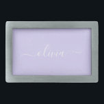 Lavender Lila Modern Script Girly Monogram Namn<br><div class="desc">Lavender Lila Simple Script Monogram Namn Bälte Buckle. Detta gör perfekt studenten,  söt 16 16,  18,  21,  30,  40,  50,  60,  70,  80,  90:e,  100-årsdag,  bröllop,  möhippa,  årsdag,  babydusch eller bachelorette-gåva till någon som glam lyx och chic stilar.</div>