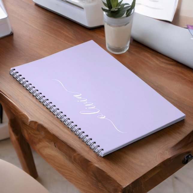 Lavender Lila Modern Script Girly Monogram Namn Anteckningsbok (Skapare uppladdad)