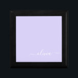 Lavender Lila Modern Script Girly Monogram Namn Minnesask<br><div class="desc">Lavender Lila Simple script Monogram Namn Jewelry Keepsakbox. Det gör perfekt studenten,  födelsedag,  bröllop,  möhippa,  årsdag,  babydusch eller bachelorette-fest till någon som glam lyx och chic stilar.</div>