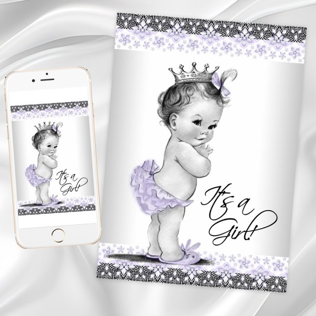 Lavender Lila och Grått Vintage Flicka Shower Inbjudningar (Purple princess baby shower invitation with cute baby with ruffle pants and crown. )
