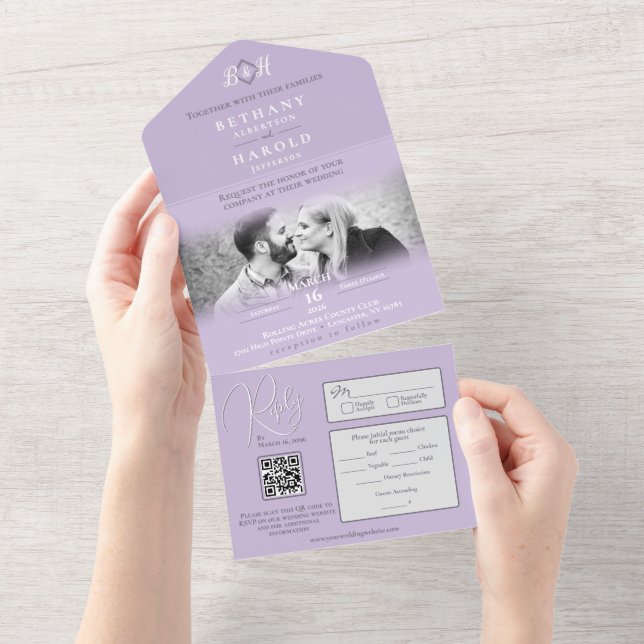 Lavender Monogram allt i en bröllopsinbjudan (Avrivbar del)