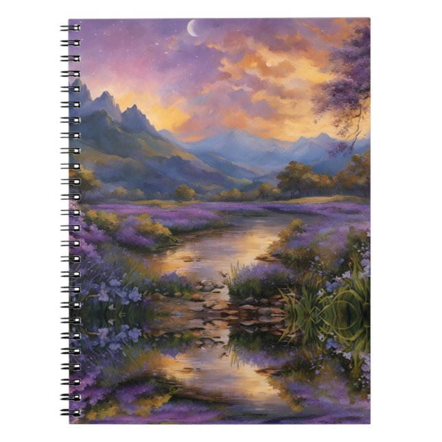 Lavender Mountain Valley vid Dawn Anteckningsbok (Framsidan)