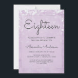 Lavender och vit 18:e Födelsedagsfesten Inbjudningar<br><div class="desc">Lavender och White Löv Konfetti artonde inbjudan. Den här inbjudan är perfekt för en Lila Lavender och Silver Foil Theter Girl's sväng 18 (arton) Födelsedagsfest. Kontakta designern om du vill ha matchande artiklar.</div>