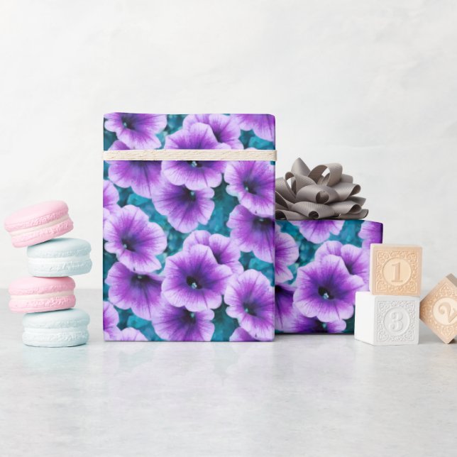 Lavender Petunia Flowers Presentpapper (Baby Shower)