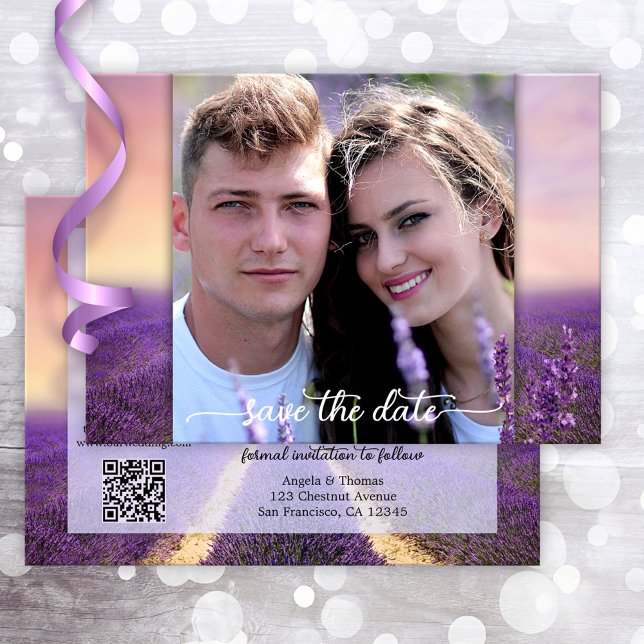 Lavender Photo QR-kod Spara datumkortet Meddelande (Save the Date card featuring your own custom photo on a lavender flower field design)
