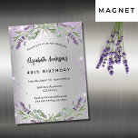 Lavender silver eucalyptus luxury magnetisk inbjudningskort<br><div class="desc">En faux silver tittar bakgrund med violett faux glitter,  sparkler,  lavendel blommigt,  blommor och eukalyptus greenergiy. Anpassa och lägg till ditt namn och informationen om party.</div>