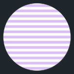 Lavender Stripe Runt Klistermärke<br><div class="desc">Pastel lila och vitt rand</div>
