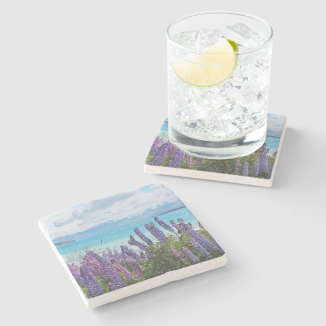 lavender vid sjö-kusten stenunderlägg (Sidan)