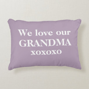 Lavender & White "We kärlek our Grandma" Prydnadskudde