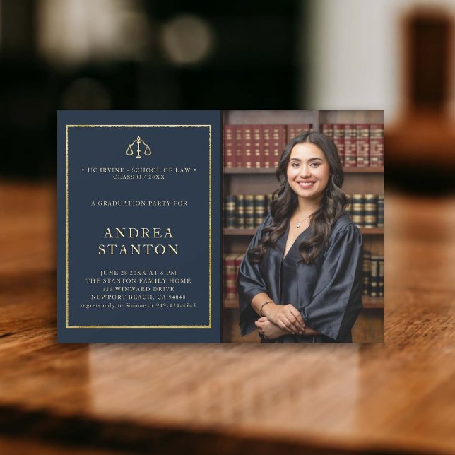 Law School Studenten Guld Ram Foto Modern Navy Inbjudningar (law school graduation party invitation photo gold frame scales of justice elegant modern classy navy)