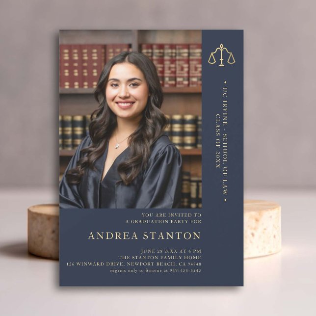 Law School Studenten Scales Justice Classic Photo Inbjudningar (law school graduation party invitation photo gold scales of justice navy elegant modern classic)