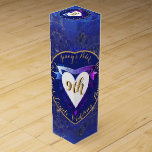 Lazuli Färg Vin Presentask För Vinflaska<br><div class="desc">Är inte den här roligten? En vin-box hedrar deras kärlek på deras nionde bröllop-årsdag! Jag har designat dem med "djärvhet" i åtanke,  och lapis lazuli tillsammans med din medalontext och mina finare hjärtan ger dig en regal och passande design för din speciella dag!</div>