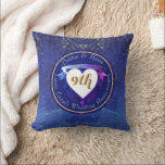 Lazuli Hearts 9:e Bröllop-årsdagen Kudde<br><div class="desc">Är inte det här en snygg medallion för att markera milstolpen för nionde bröllop?! Som en nod till den traditionella presenten av lapis lazuli valde jag ett hjärtemblem för att hålla nummer 9 för sin union och placerade ett hjärtvävt mönster i blått färg, alla med ekar av klassisk och statisk...</div>
