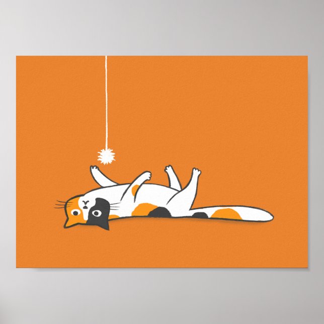 Lazy Calico Cat med Leksak | Funny Kattunge Poster (Framsidan)