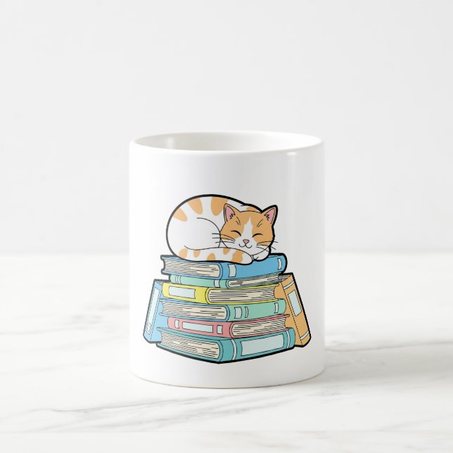 Lazy Cat on Books – Cute Cozy Illustration Kaffemugg (Center)