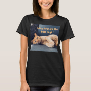 Lazy-katt ljugande på soffa t shirt