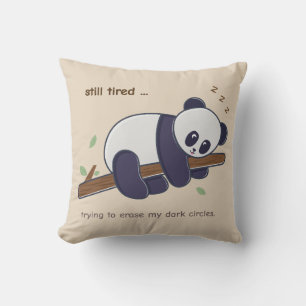 Lazy Panda-citat – Fortfarande Trött & Mörka Ringa Kudde