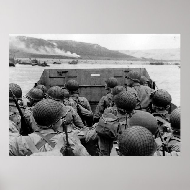 LCVP-landningsfartyg som närmar sig Omaha Beach Poster (Framsidan)
