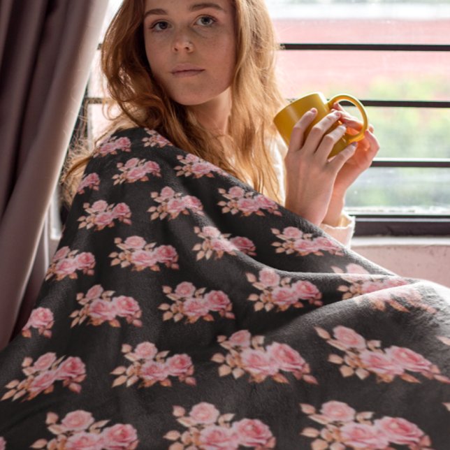 Le Boudoir Noire Pink Peach Black  Fleecefilt (Cozy and comforting romantic throw.)