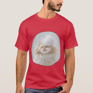 Le chat roux à l’air très détendu, flocons sur la t shirt