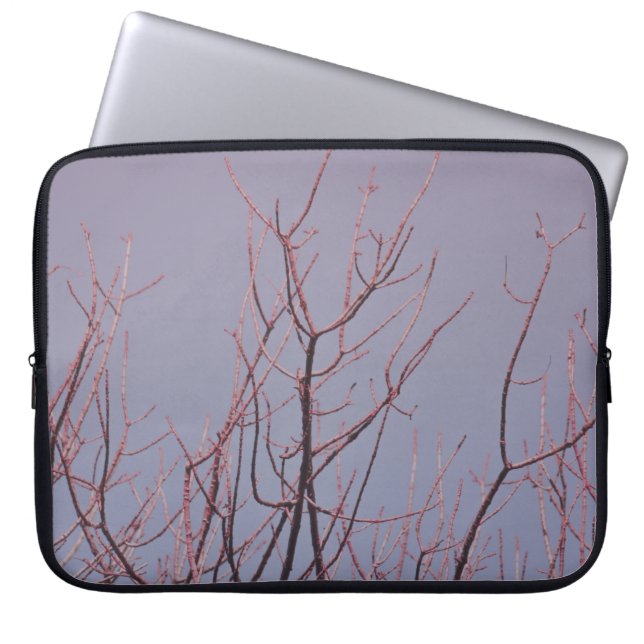 LEAFLESS TRÄD UNDER WHITE HIMLAR LAPTOP FODRAL (Framsidan)