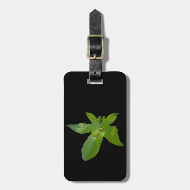 "Leafy Haven: A Small Grönt Frog on a Grape Löv" Bagagebricka (Vertikal Framsida)