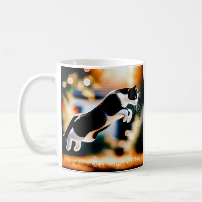 Leaping Black and White Cat Kaffemugg (Vänster)
