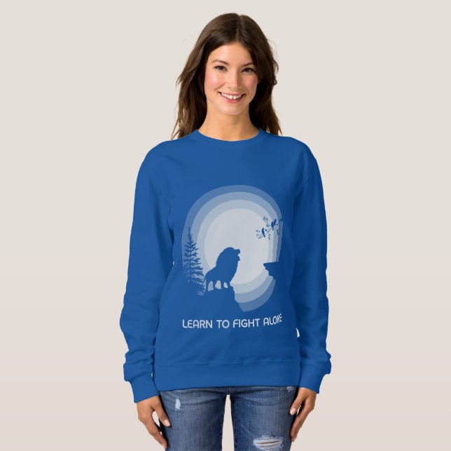 Learn to Fight Alone – Lion Under Moonlight T Shirt (Hel framsida)