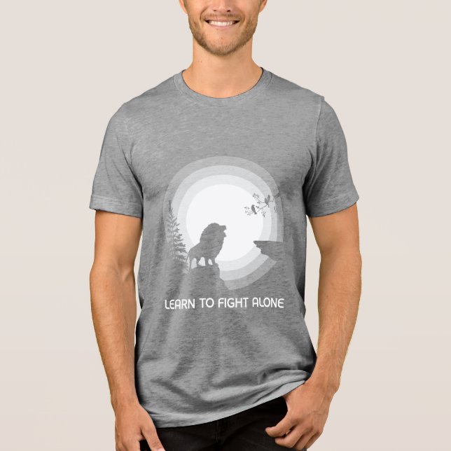 Learn to Fight Alone – Lion Under Moonlight T Shirt (Framsida)