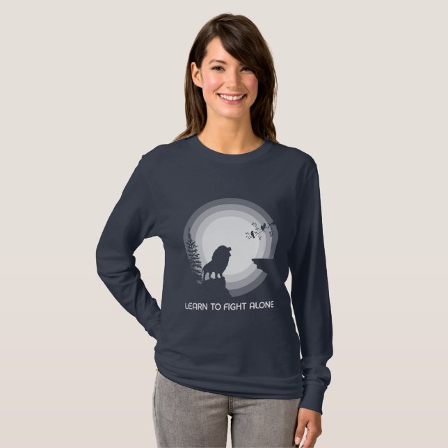 Learn to Fight Alone – Lion Under Moonlight T Shirt (Hel framsida)