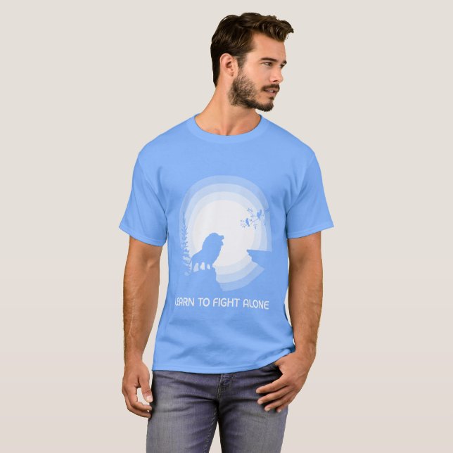 Learn to Fight Alone – Lion Under Moonlight T Shirt (Hel framsida)