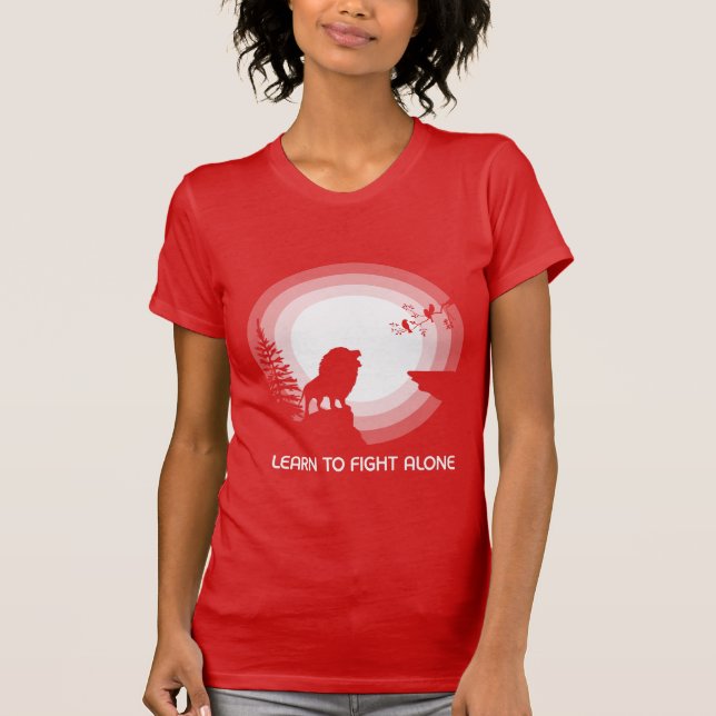 Learn to Fight Alone – Lion Under Moonlight T Shirt (Framsida)