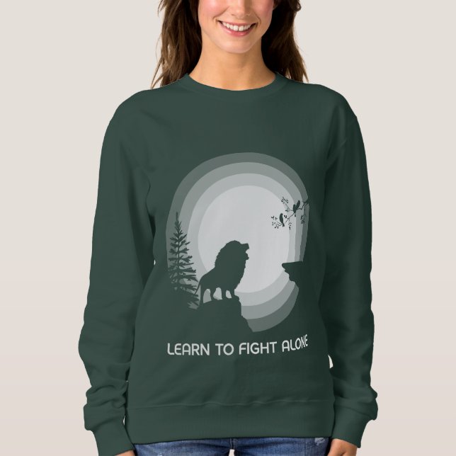 Learn to Fight Alone – Lion Under Moonlight T Shirt (Framsida)