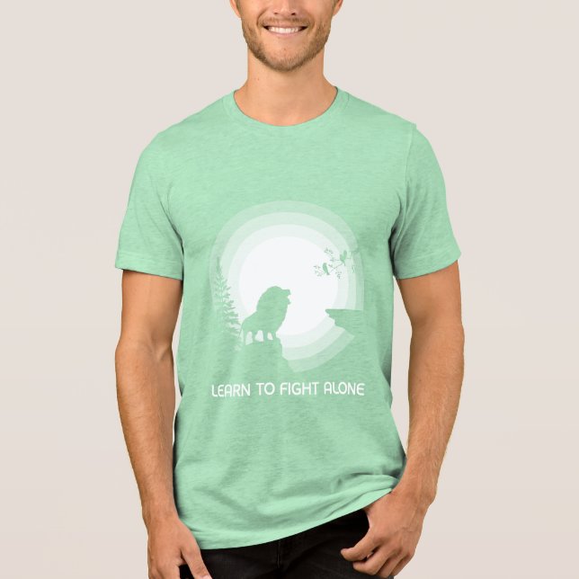 Learn to Fight Alone – Lion Under Moonlight T Shirt (Framsida)