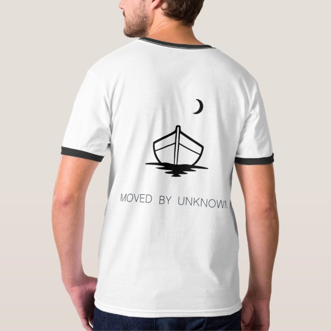"Ledd av tystnad, Flyttat av okänd" -Minimal T Shirt (Baksida)