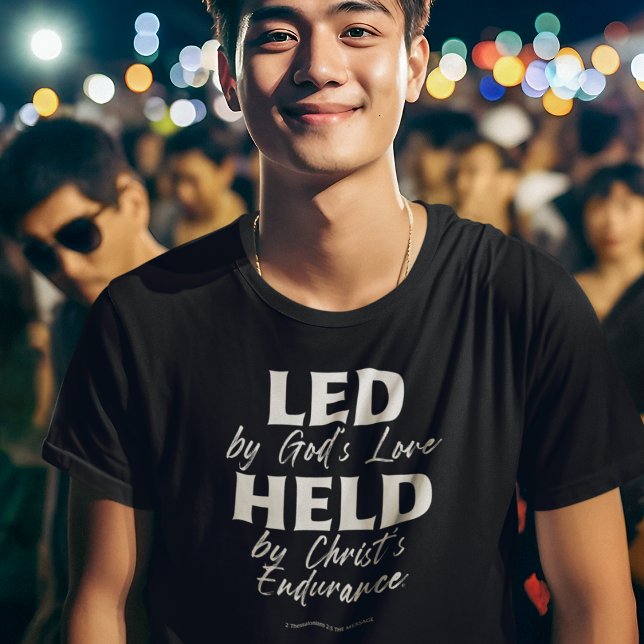 LEDDA AV GOD’S KÄRLEK SOM HÅLLITS AV CHRISTS FÖRSÄ T SHIRT (Skapare uppladdad)