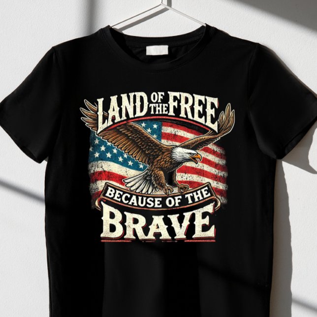 "Ledig mark, på grund av den Modiga" T-Shirt (Skapare uppladdad)