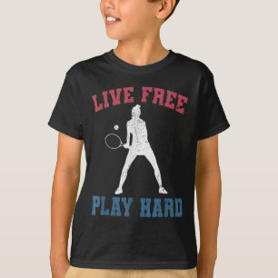 Ledig Spela upp hårt, kvinnligt tennis Player Funn T Shirt