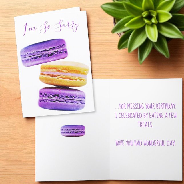 Ledsen lila Macaron-kakor Försenad födelsedag Kort (template greeting card cover and inside text)