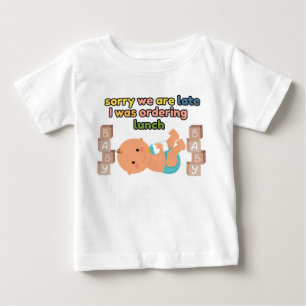Ledsen Vi Är Sena Vit Baby T-shirt