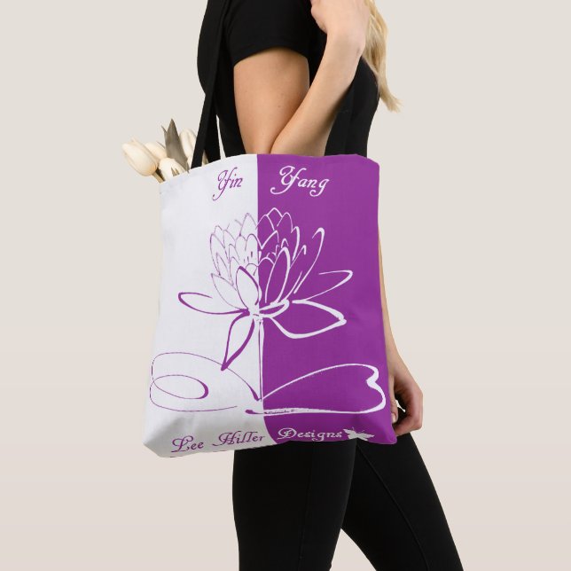 Lee Hiller Desiger Logotyp Accents White Violet Tygkasse (Närbild)
