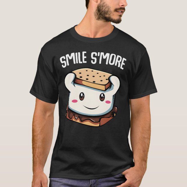 Leende lite mer söta Smores Camping Bål Laggkaka T Shirt (Framsida)