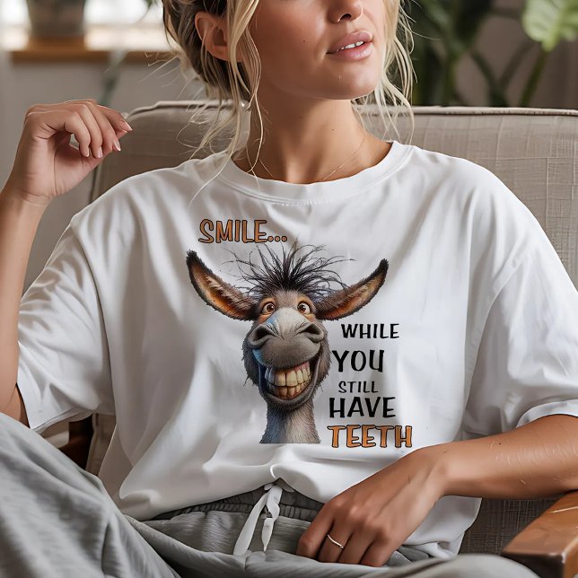 Leende medan du fortfarande har tänder t shirt (Skapare uppladdad)