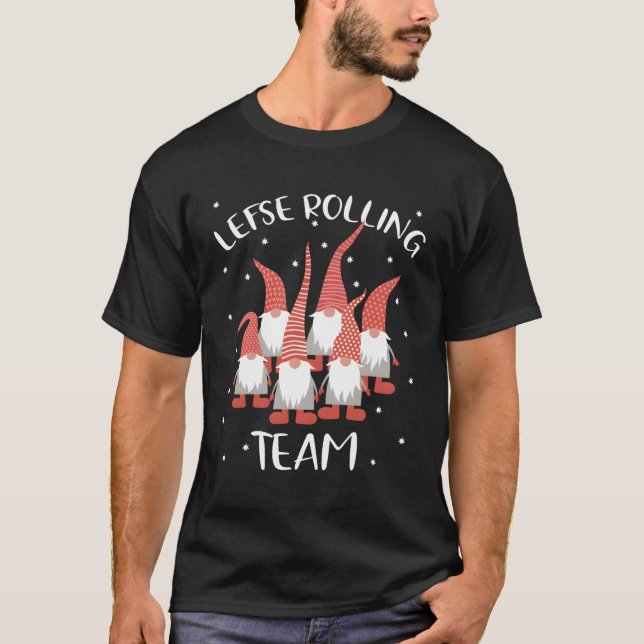 Lefse Rolling Team Gud Jul Gnome Tomte Julafton Sa T Shirt (Framsida)
