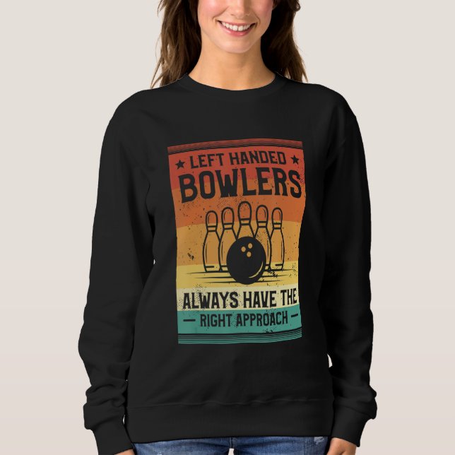 Left Handed Bowlers Always Have The Right Approach T Shirt (Framsida)