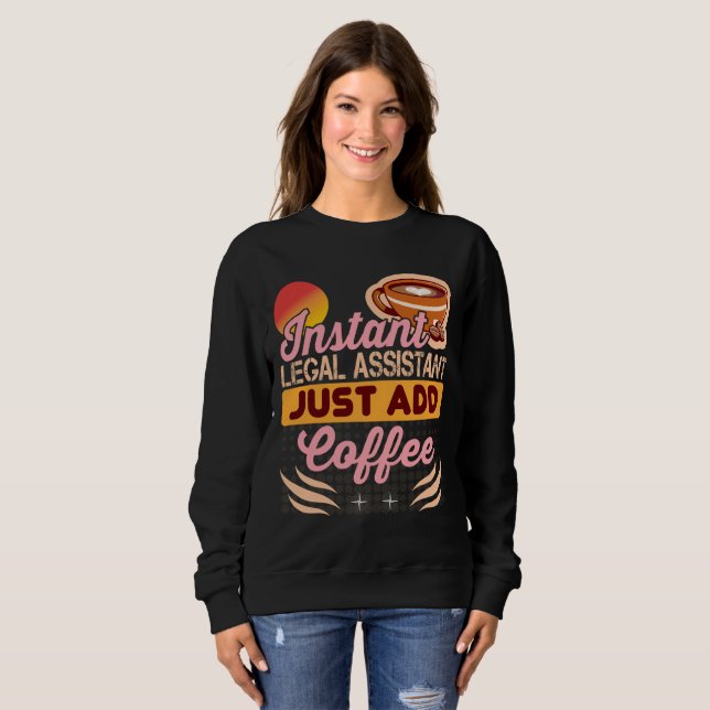 Legal Assistant Coffee Sweatshirt Cozy T Shirt (Hel framsida)