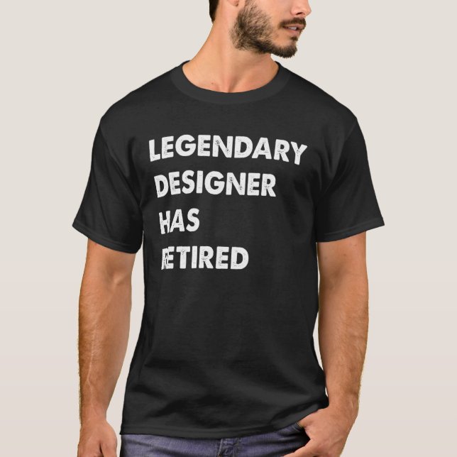 Legendarisk Designer Har Gått I Pension T Shirt (Framsida)