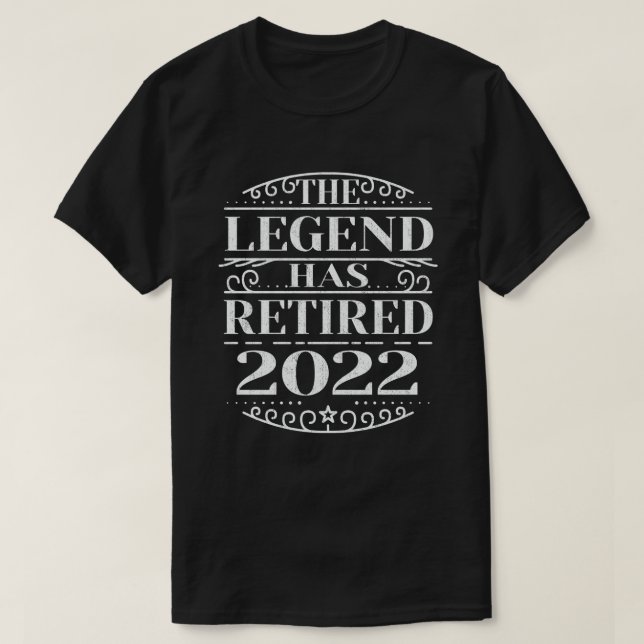 Legenden har dragit sig tillbaka 2022 års finstilt t shirt (Design framsida)