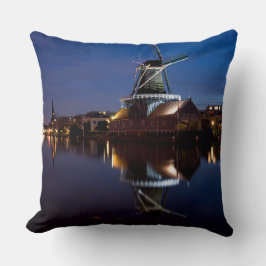 Leidschendam kvarn med reflektion nattetid kudde